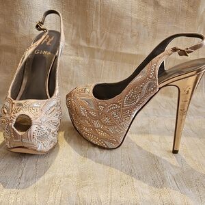 Embroidered Gold and Beige Beaded stilettos. Open Toe. Size 6